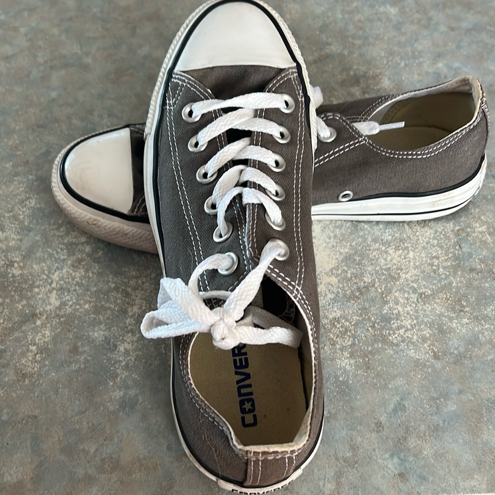 Converse All*Stars in dark grey. Men’s 6/Women’s 8